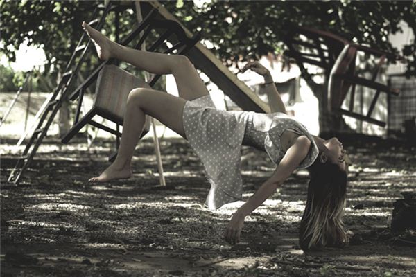 梦见别人坠楼是什么意思 梦见别人坠楼是什么意思