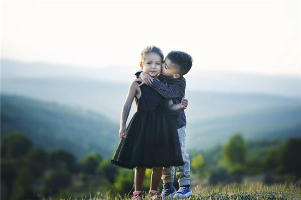 梦见被强吻是什么意思 梦见被强吻是什么意思