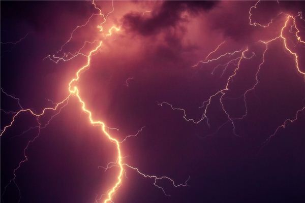 梦见晴天霹雳是什么意思 梦见晴天霹雳是什么意思