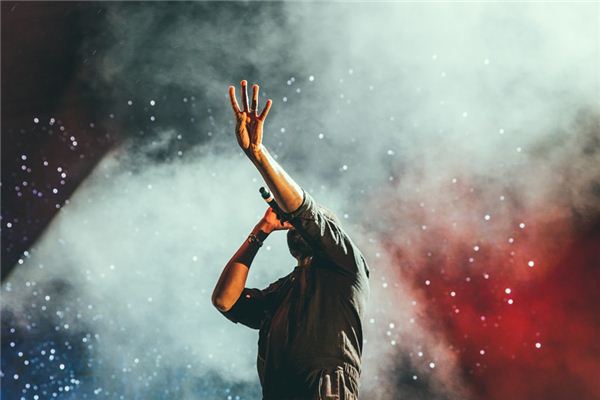 梦见歌手是什么意思 梦见歌手是什么意思