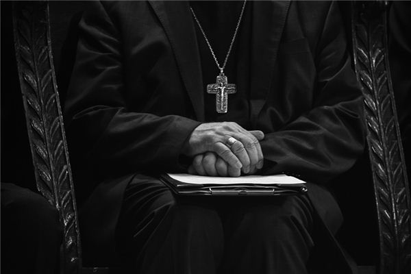 梦见牧师是什么意思 梦见牧师是什么意思
