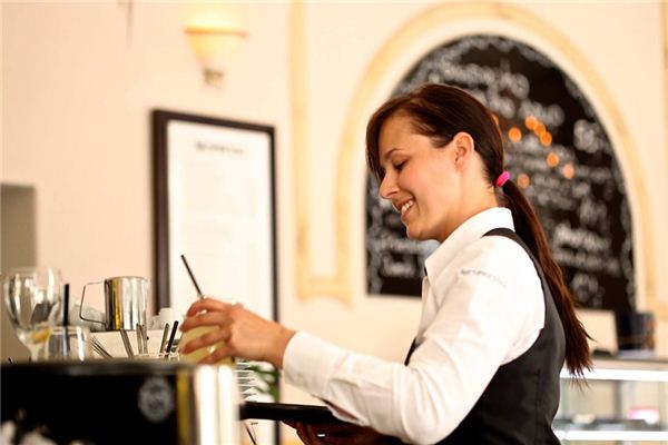 梦见服务员是什么意思 梦见服务员是什么意思