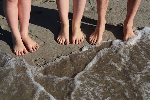 梦见光脚是什么意思 梦见光脚是什么意思