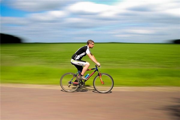 梦见骑自行车下坡是什么意思 梦见骑自行车下坡是什么意思