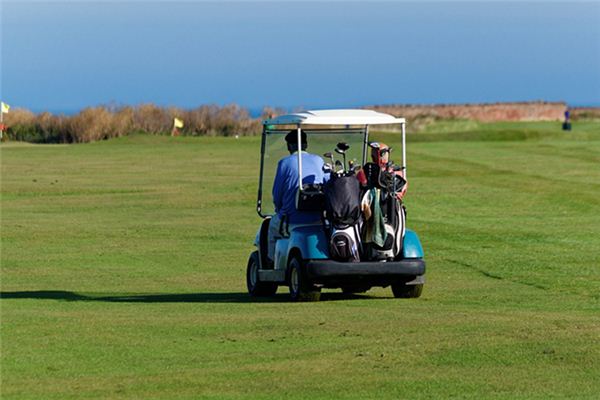 梦见自己坐车是什么意思 梦见自己坐车是什么意思