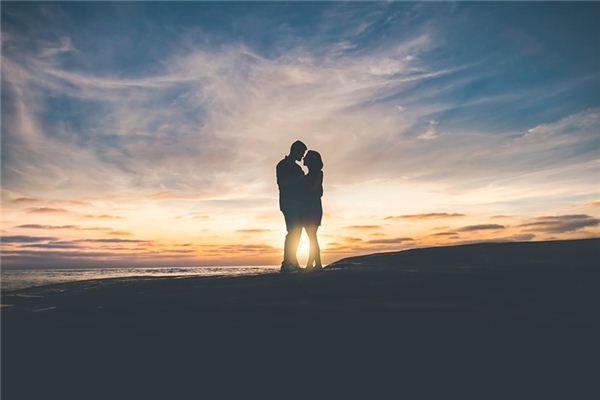 梦见拥抱是什么意思 梦见拥抱是什么意思