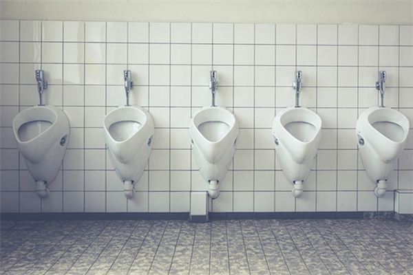 梦见争厕所是什么意思 梦见争厕所是什么意思