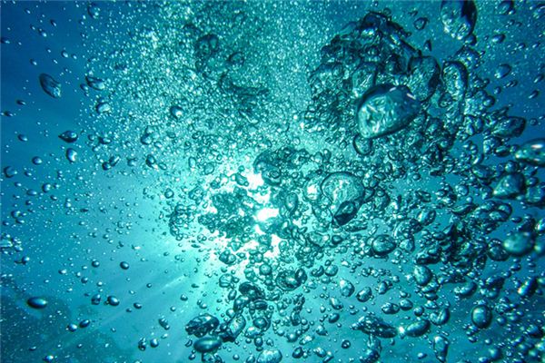 梦见很深的水是什么意思 梦见很深的水是什么意思