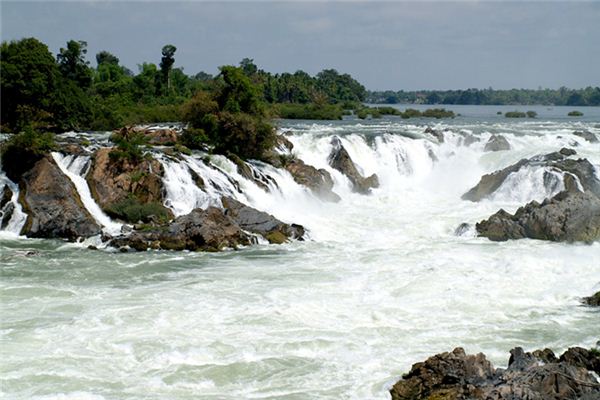 梦见横穿山洪是什么意思 梦见横穿山洪是什么意思