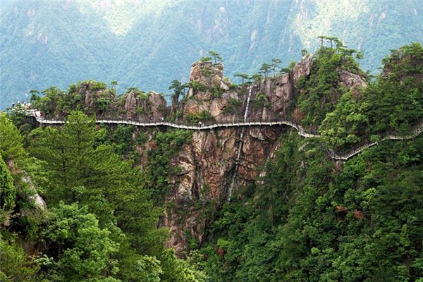 梦见深谷是什么意思 梦见深谷是什么意思